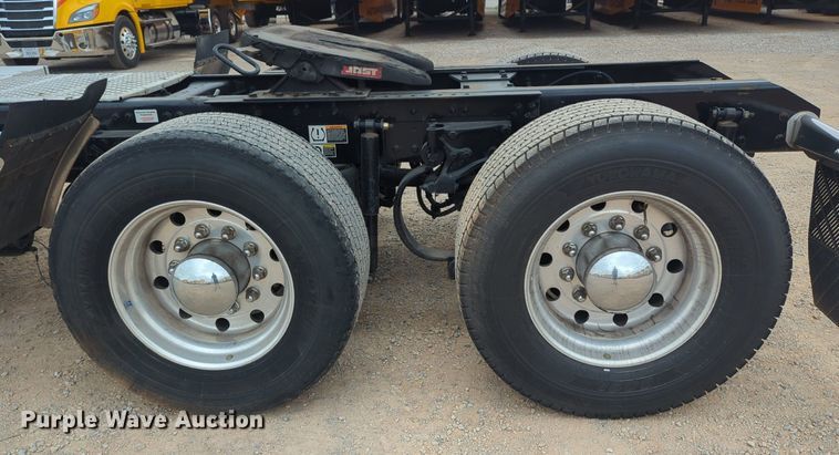 image for item NG9849 2020 Kenworth T680 semi truck