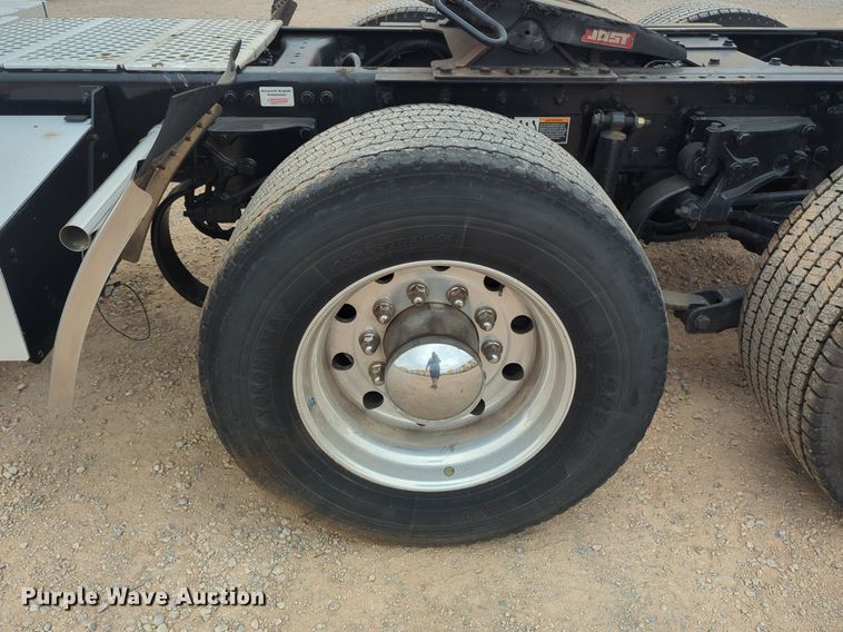 image for item NG9849 2020 Kenworth T680 semi truck