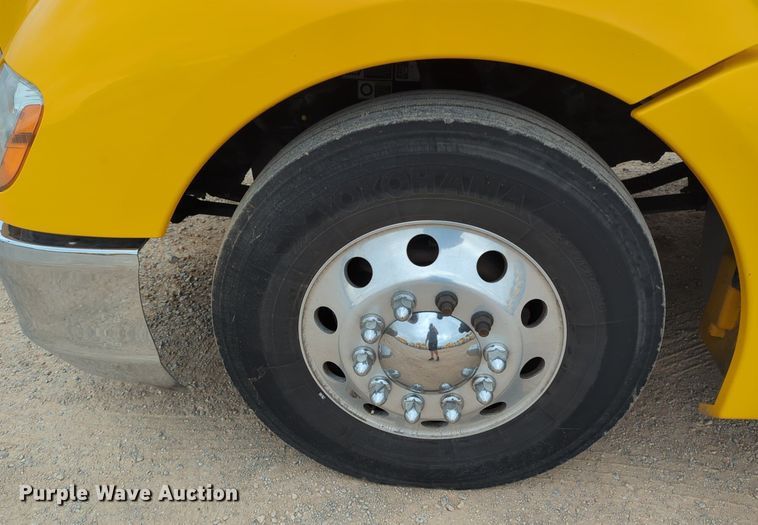 image for item NG9849 2020 Kenworth T680 semi truck