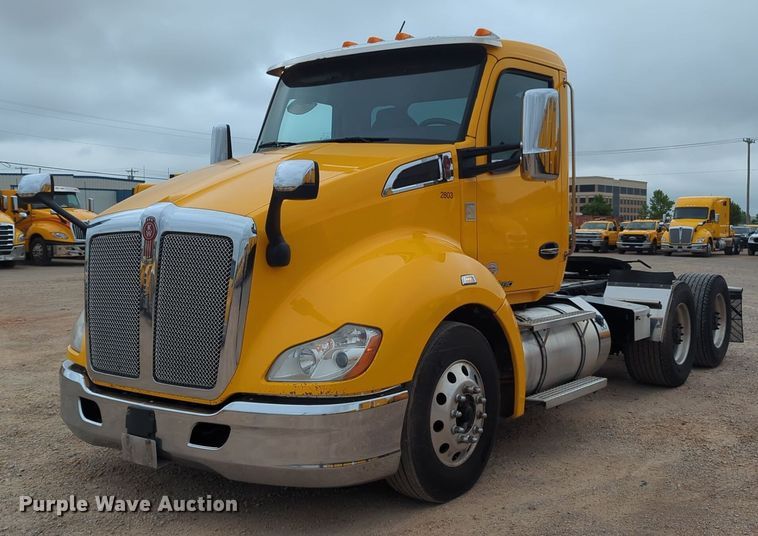 image for item NG9850 2020 Kenworth T680 semi truck