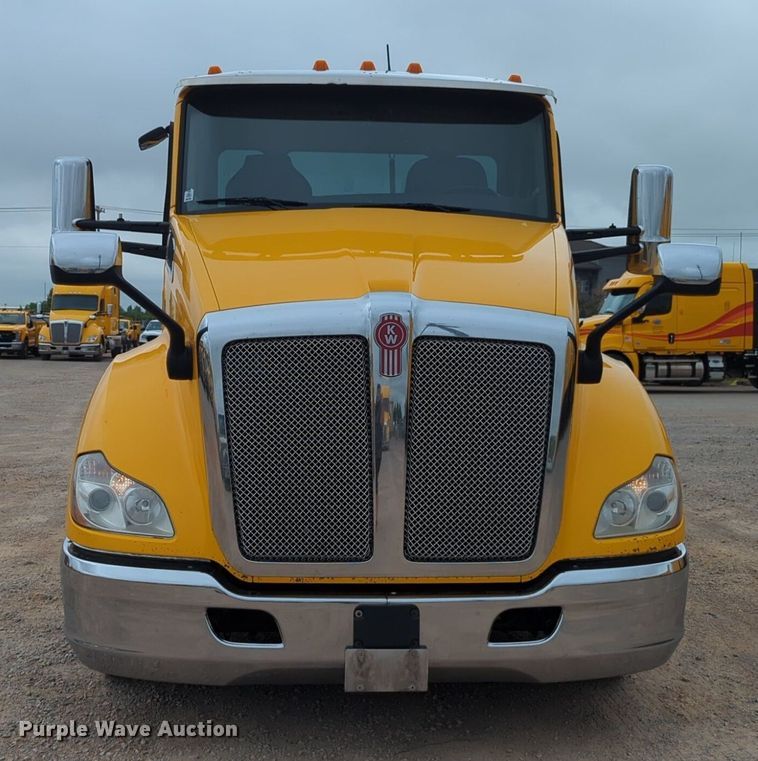 image for item NG9850 2020 Kenworth T680 semi truck