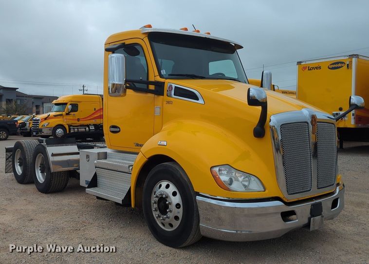 image for item NG9850 2020 Kenworth T680 semi truck