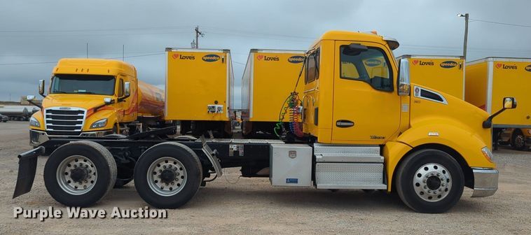 image for item NG9850 2020 Kenworth T680 semi truck