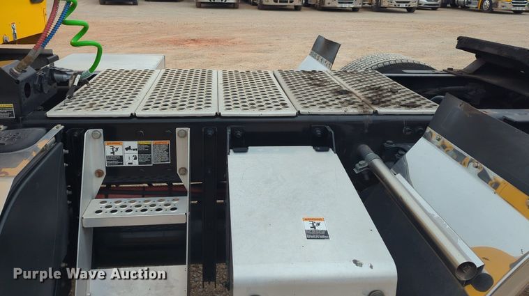 image for item NG9850 2020 Kenworth T680 semi truck