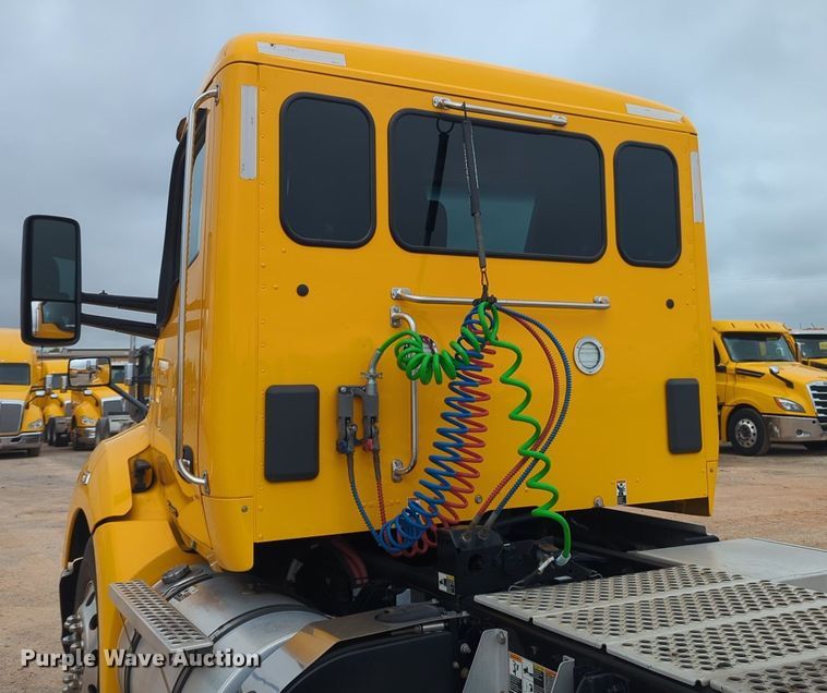image for item NG9850 2020 Kenworth T680 semi truck