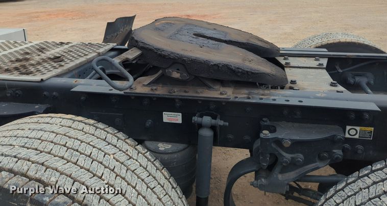 image for item NG9850 2020 Kenworth T680 semi truck