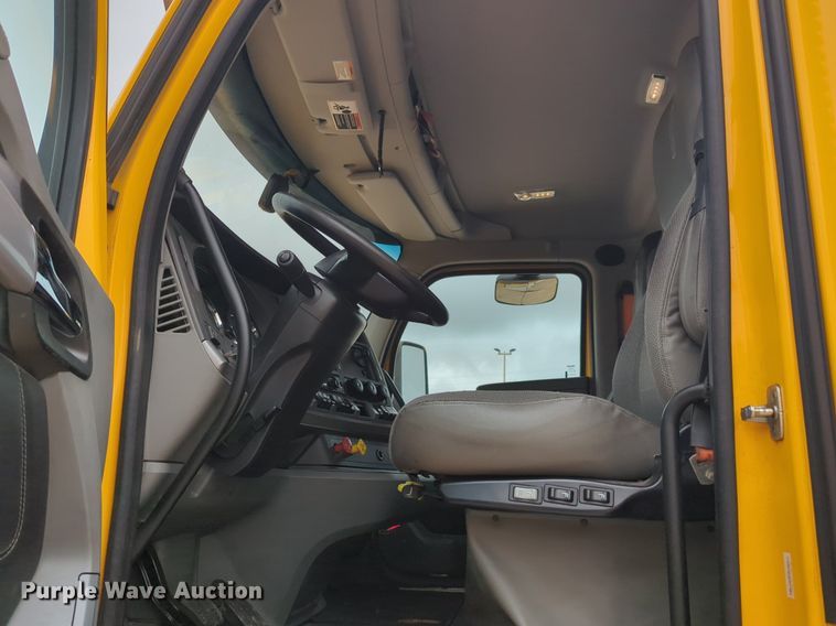 image for item NG9850 2020 Kenworth T680 semi truck