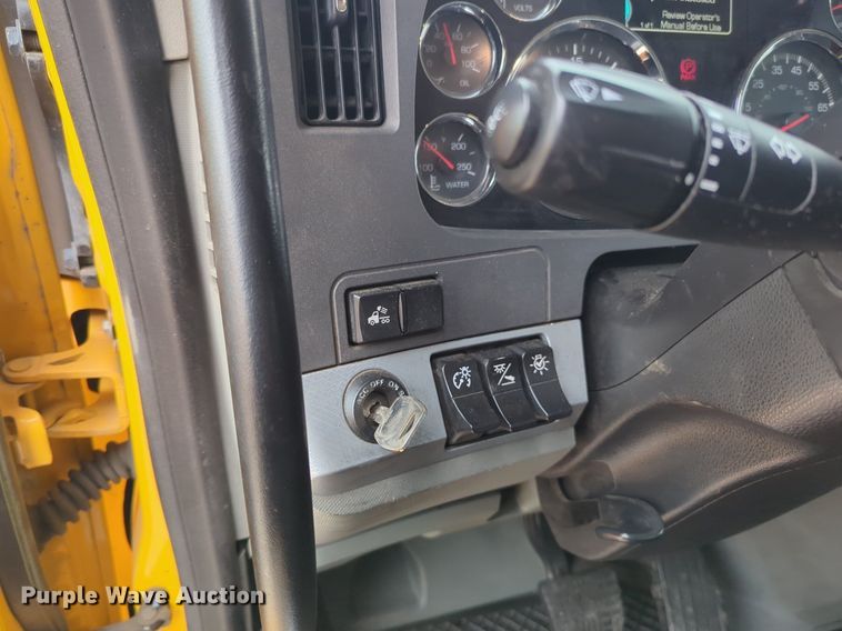 image for item NG9850 2020 Kenworth T680 semi truck