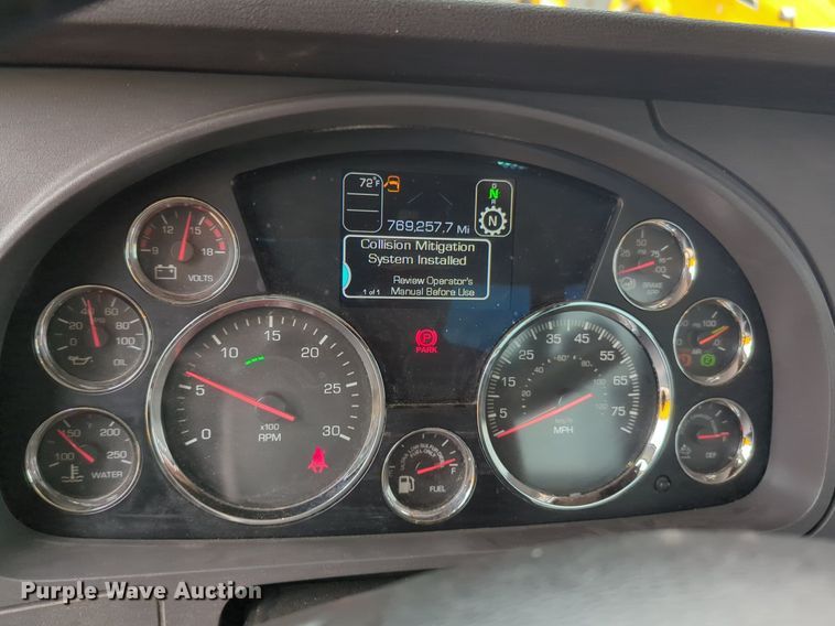 image for item NG9850 2020 Kenworth T680 semi truck