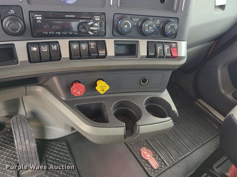 image for item NG9850 2020 Kenworth T680 semi truck