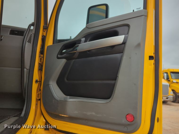 image for item NG9850 2020 Kenworth T680 semi truck