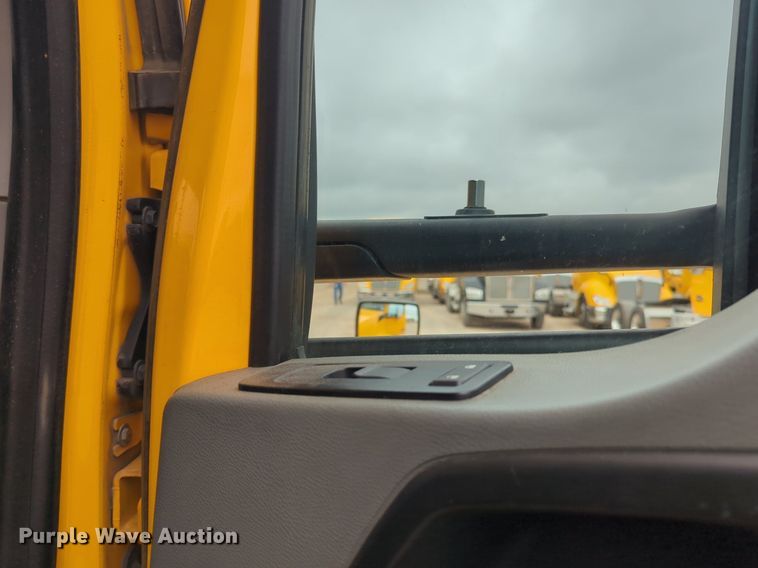 image for item NG9850 2020 Kenworth T680 semi truck