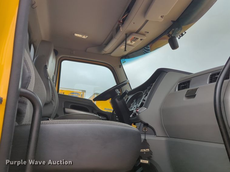 image for item NG9850 2020 Kenworth T680 semi truck