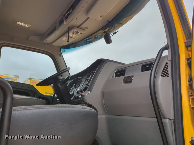 image for item NG9850 2020 Kenworth T680 semi truck