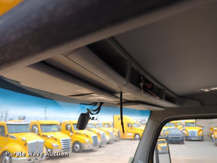 image for item NG9850 2020 Kenworth T680 semi truck