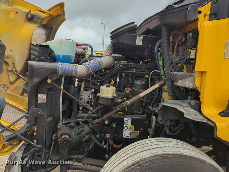 image for item NG9850 2020 Kenworth T680 semi truck