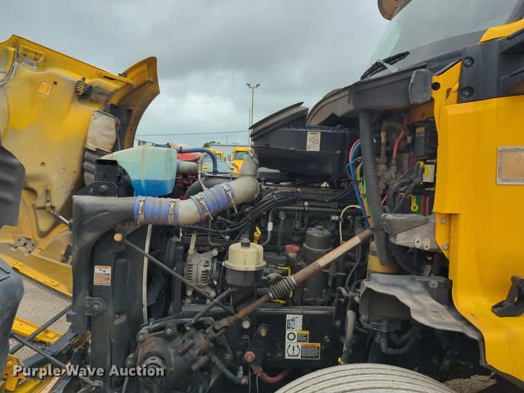 image for item NG9850 2020 Kenworth T680 semi truck