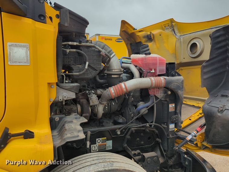 image for item NG9850 2020 Kenworth T680 semi truck