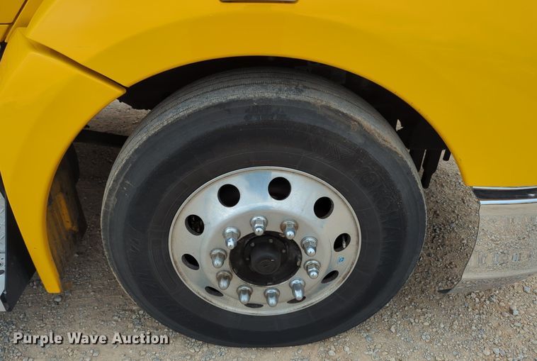 image for item NG9850 2020 Kenworth T680 semi truck