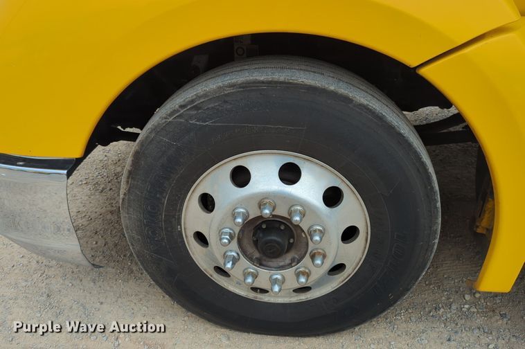 image for item NG9850 2020 Kenworth T680 semi truck