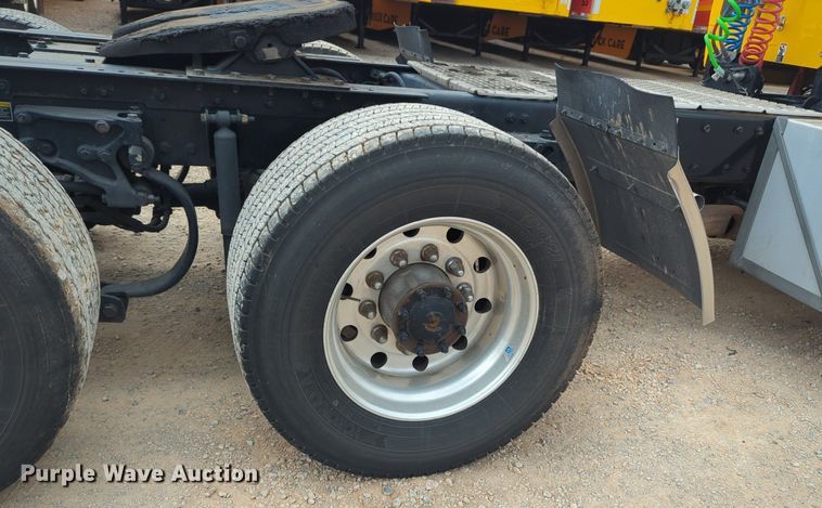 image for item NG9850 2020 Kenworth T680 semi truck