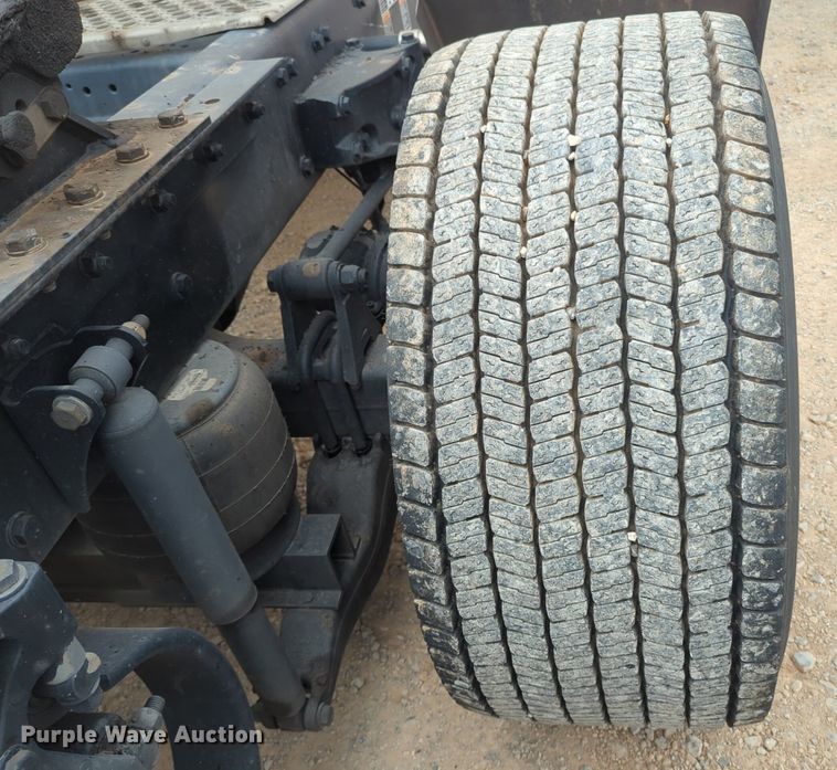 image for item NG9850 2020 Kenworth T680 semi truck