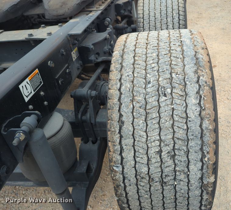 image for item NG9850 2020 Kenworth T680 semi truck