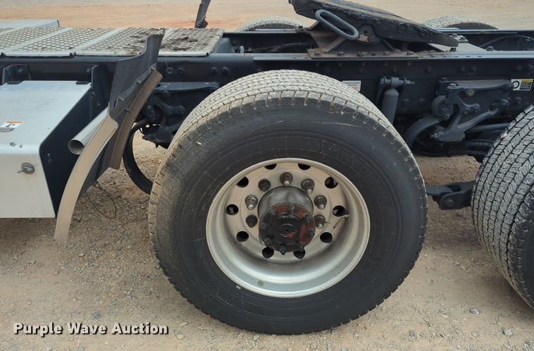 image for item NG9850 2020 Kenworth T680 semi truck