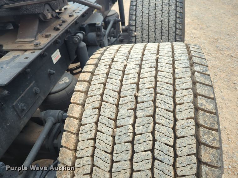 image for item NG9850 2020 Kenworth T680 semi truck