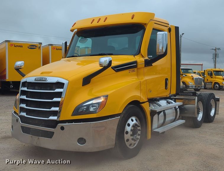 image for item NG9851 2021 Freightliner Cascadia semi truck