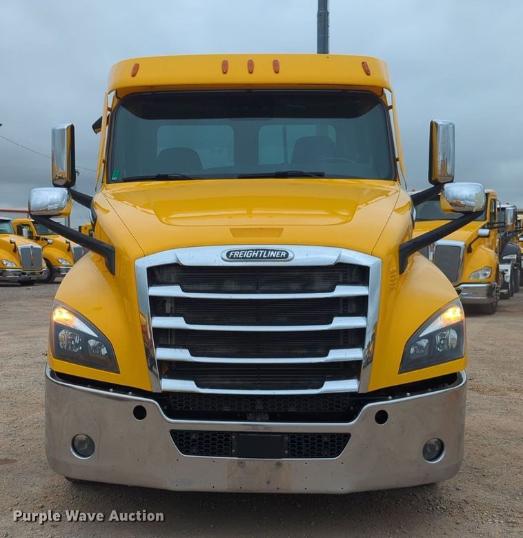 image for item NG9851 2021 Freightliner Cascadia semi truck