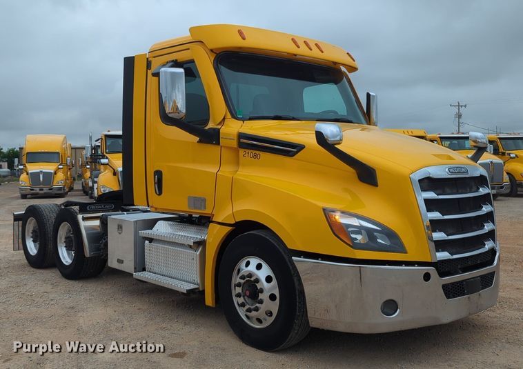 image for item NG9851 2021 Freightliner Cascadia semi truck