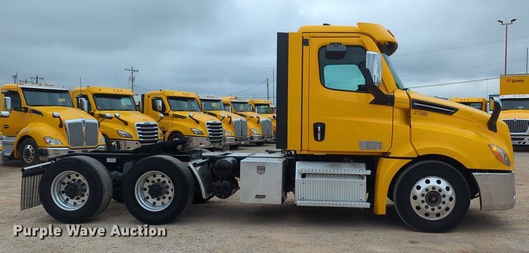 image for item NG9851 2021 Freightliner Cascadia semi truck