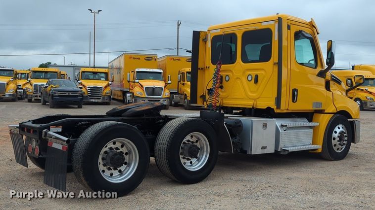 image for item NG9851 2021 Freightliner Cascadia semi truck