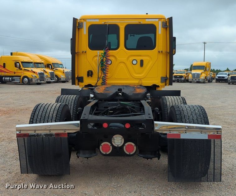 image for item NG9851 2021 Freightliner Cascadia semi truck