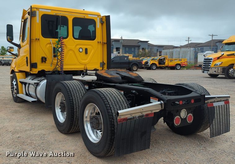 image for item NG9851 2021 Freightliner Cascadia semi truck