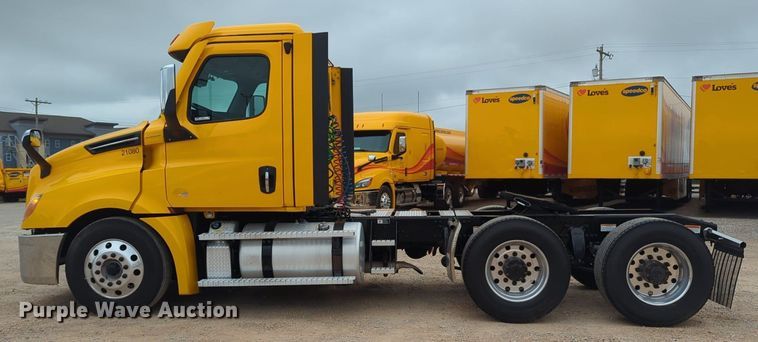 image for item NG9851 2021 Freightliner Cascadia semi truck