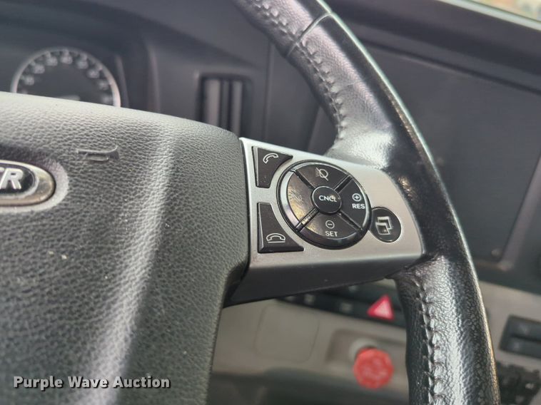 image for item NG9851 2021 Freightliner Cascadia semi truck