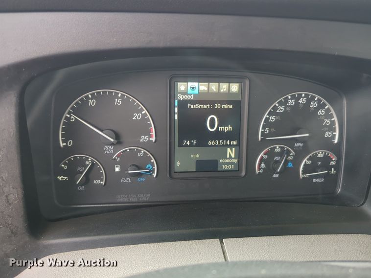 image for item NG9851 2021 Freightliner Cascadia semi truck