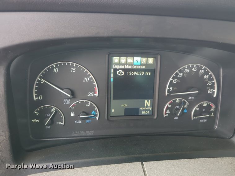 image for item NG9851 2021 Freightliner Cascadia semi truck