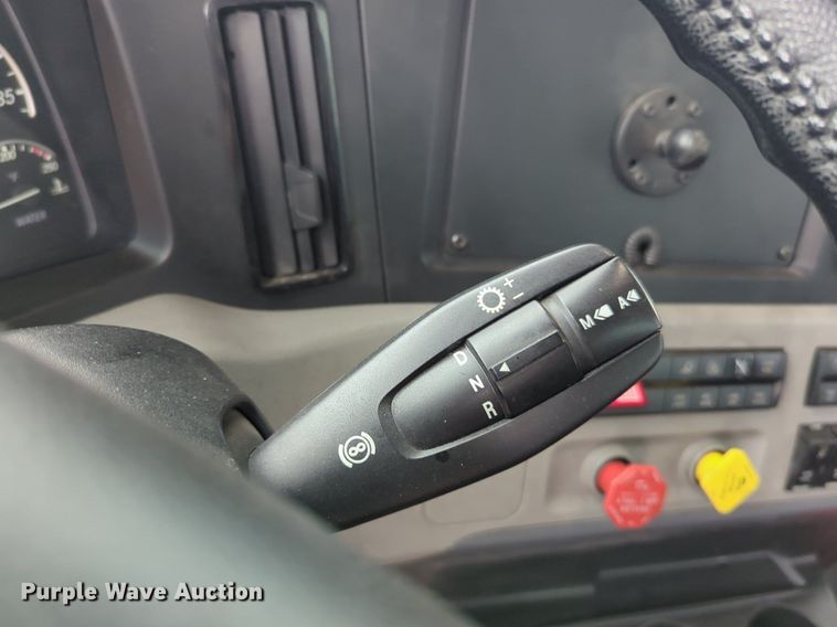 image for item NG9851 2021 Freightliner Cascadia semi truck