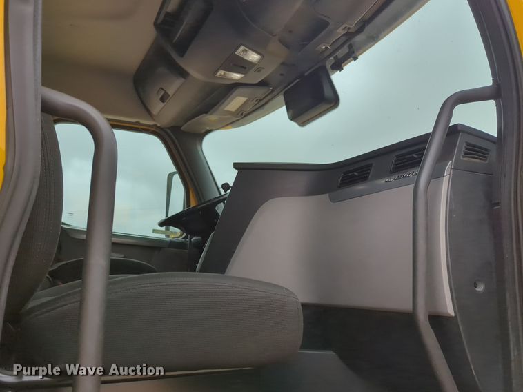 image for item NG9851 2021 Freightliner Cascadia semi truck