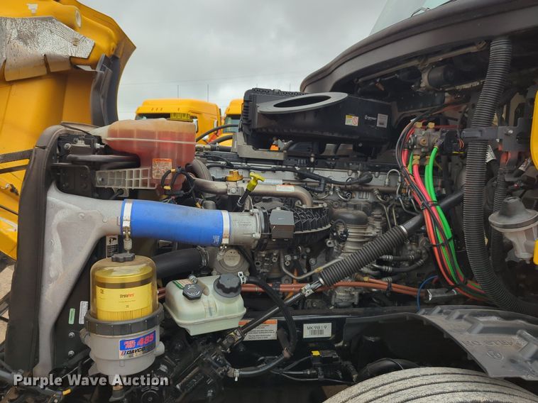 image for item NG9851 2021 Freightliner Cascadia semi truck