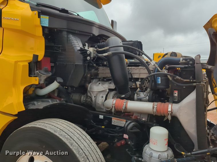 image for item NG9851 2021 Freightliner Cascadia semi truck