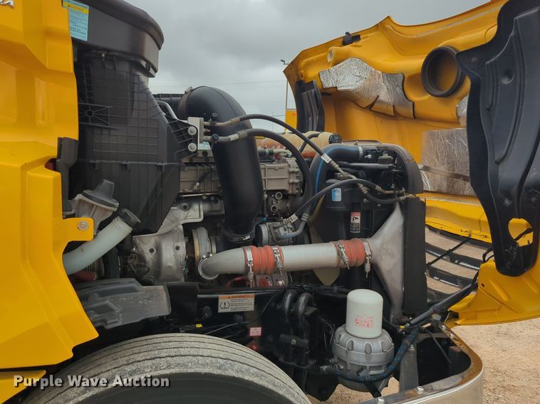 image for item NG9851 2021 Freightliner Cascadia semi truck