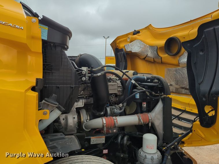 image for item NG9851 2021 Freightliner Cascadia semi truck