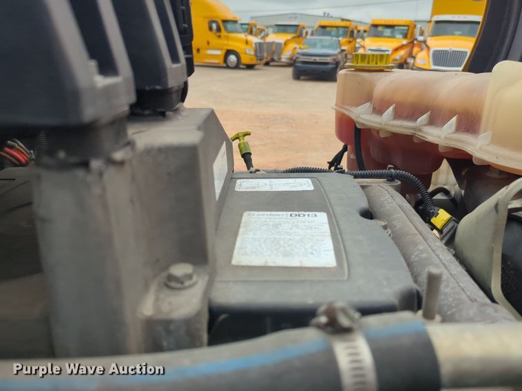 image for item NG9851 2021 Freightliner Cascadia semi truck