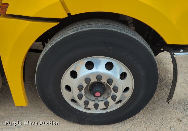 image for item NG9851 2021 Freightliner Cascadia semi truck