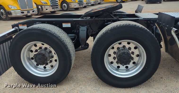 image for item NG9851 2021 Freightliner Cascadia semi truck