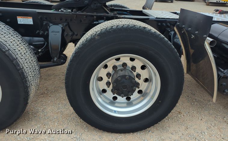 image for item NG9851 2021 Freightliner Cascadia semi truck